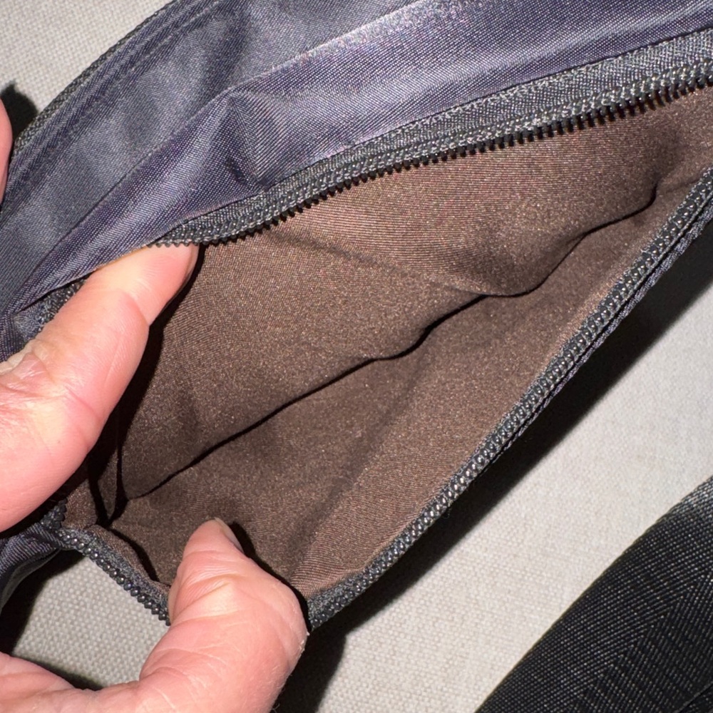 Like New Belt Bag-Unbranded-Black-4 Zipper Compartments-Gold Toned Zippers-Nylon - Picture 9 of 15